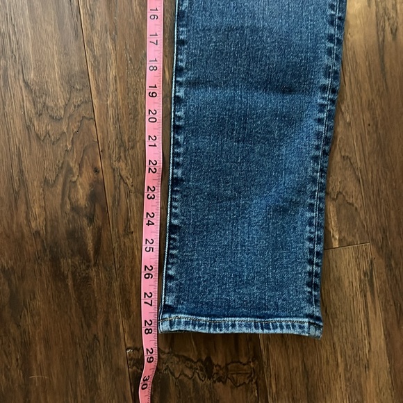 Madewell- The Perfect Vintage Jean in Manorford Wash: Instacozy Edition - Picture 6 of 13